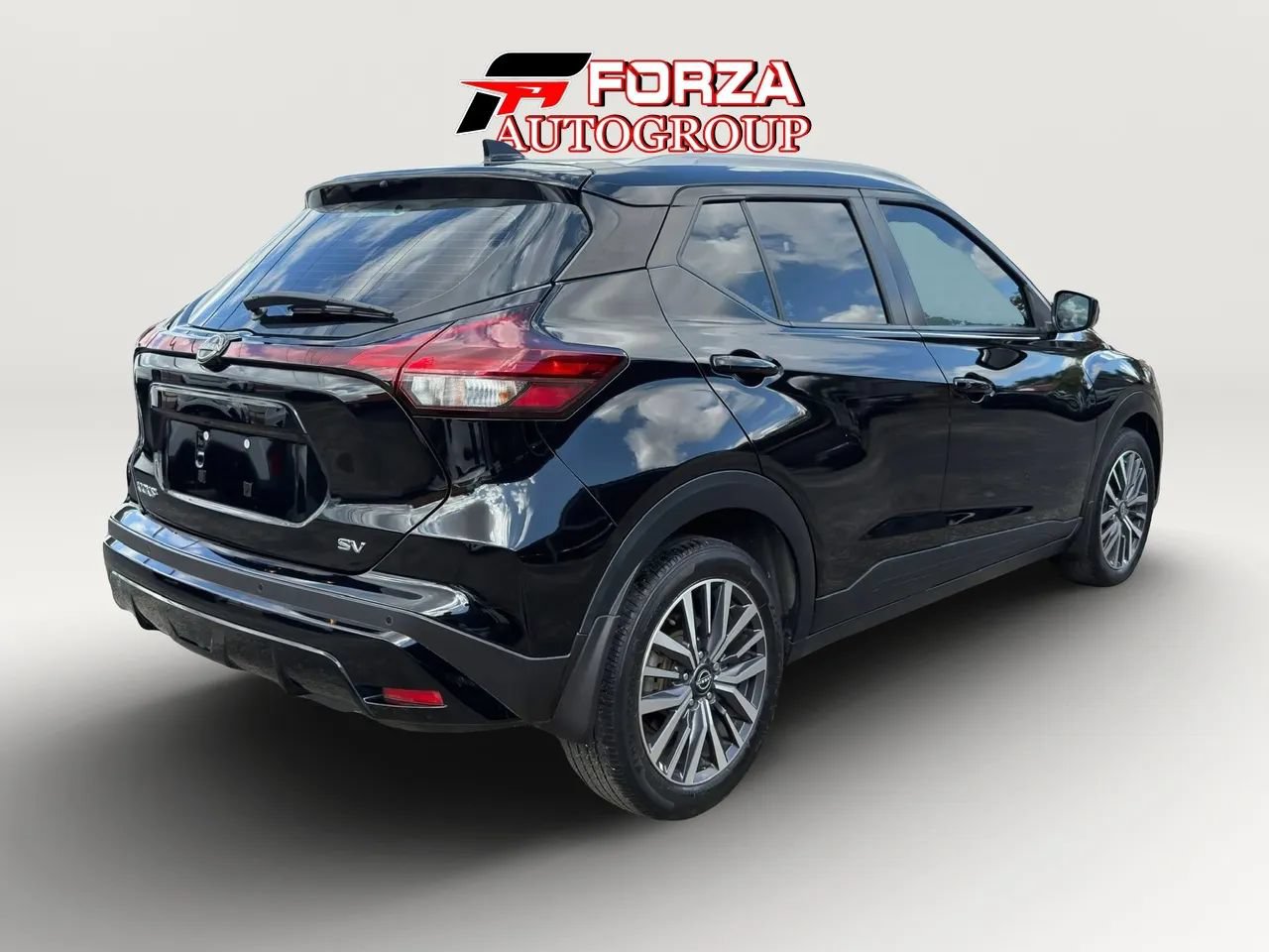 Used 2023 Nissan Kicks SV FWD image 4