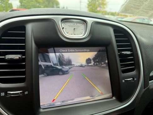 Used 2016 Chrysler 300 Limited image 25