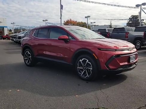 New 2026 Chevrolet Equinox EV LT image 2