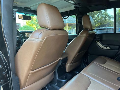 Used 2017 Jeep Wrangler 75th Anniversary image 32