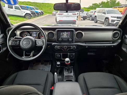 Used 2019 Jeep Wrangler Sport AWD/4WD image 16