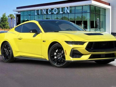 Used 2025 Ford Mustang GT Premium RWD image 2