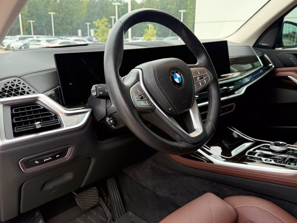 Used 2025 BMW X7 xDrive40i w/ Premium Package AWD/4WD image 10