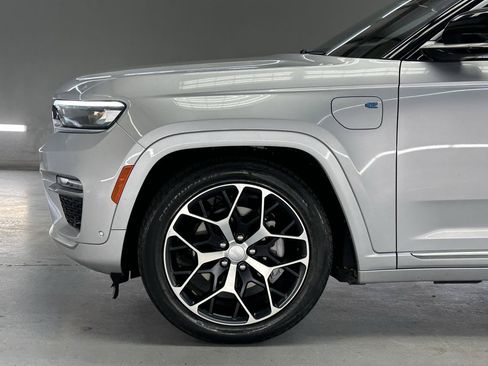 Used 2023 Jeep Grand Cherokee Summit AWD/4WD image 5