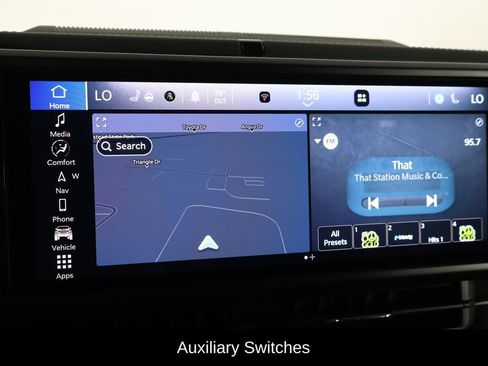 Used 2024 Jeep Wrangler Unlimited Sahara w/ Technology Group AWD/4WD image 30