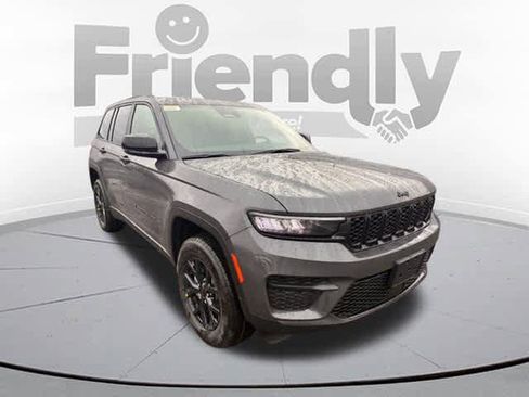 New 2025 Jeep Grand Cherokee Laredo image 3