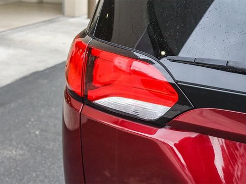 Used 2021 Chrysler Voyager Lxi image 8