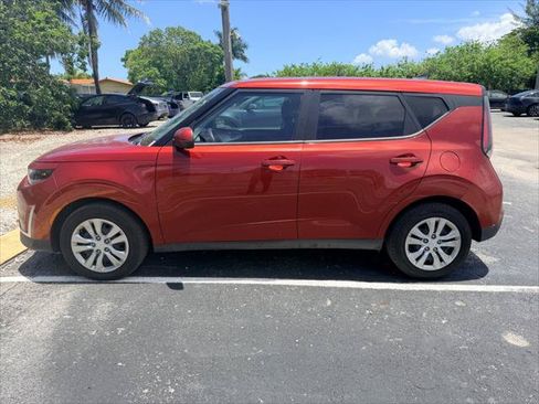 Used 2023 Kia Soul LX FWD image 3