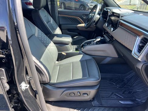 Used 2024 GMC Canyon Denali image 13