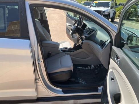 Used 2017 Hyundai Tucson SE image 20