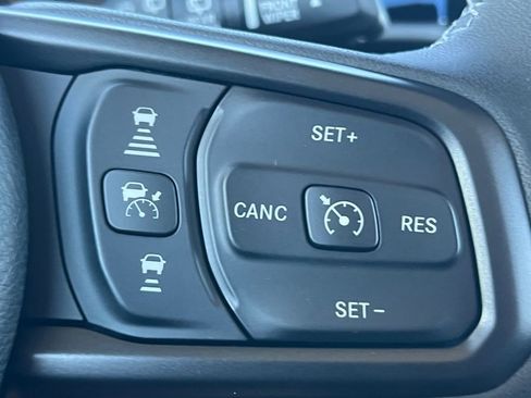 Used 2025 Jeep Wrangler Unlimited Rubicon w/ Convenience Group image 10