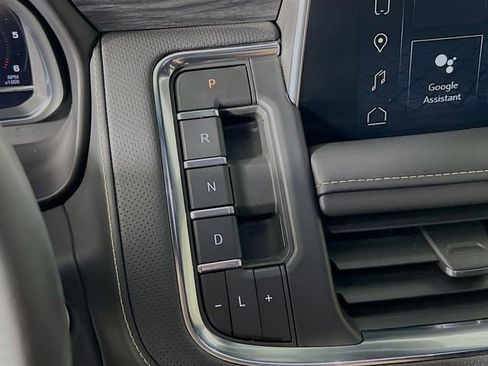 Used 2024 GMC Yukon XL SLT w/ SLT Luxury Package image 17