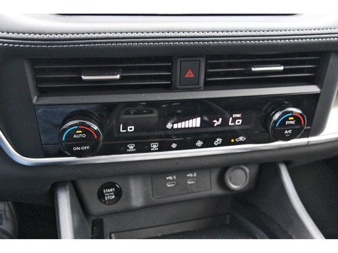 Used 2025 Nissan Rogue SV FWD image 20