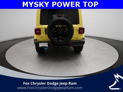 Used 2023 Jeep Wrangler Unlimited Sahara w/ Cold Weather Group image 25