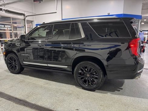 Used 2022 GMC Yukon Denali w/ Denali Premium Package image 5