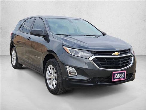 Used 2018 Chevrolet Equinox LS image 3