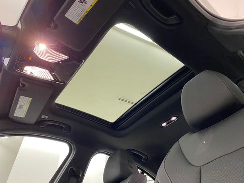 Used 2025 BMW 330i xDrive Sedan w/ Convenience Package image 14