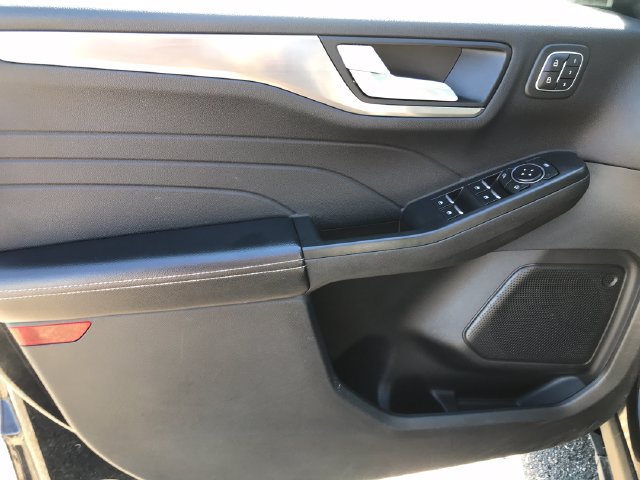 Used 2022 Ford Escape Titanium AWD/4WD image 17