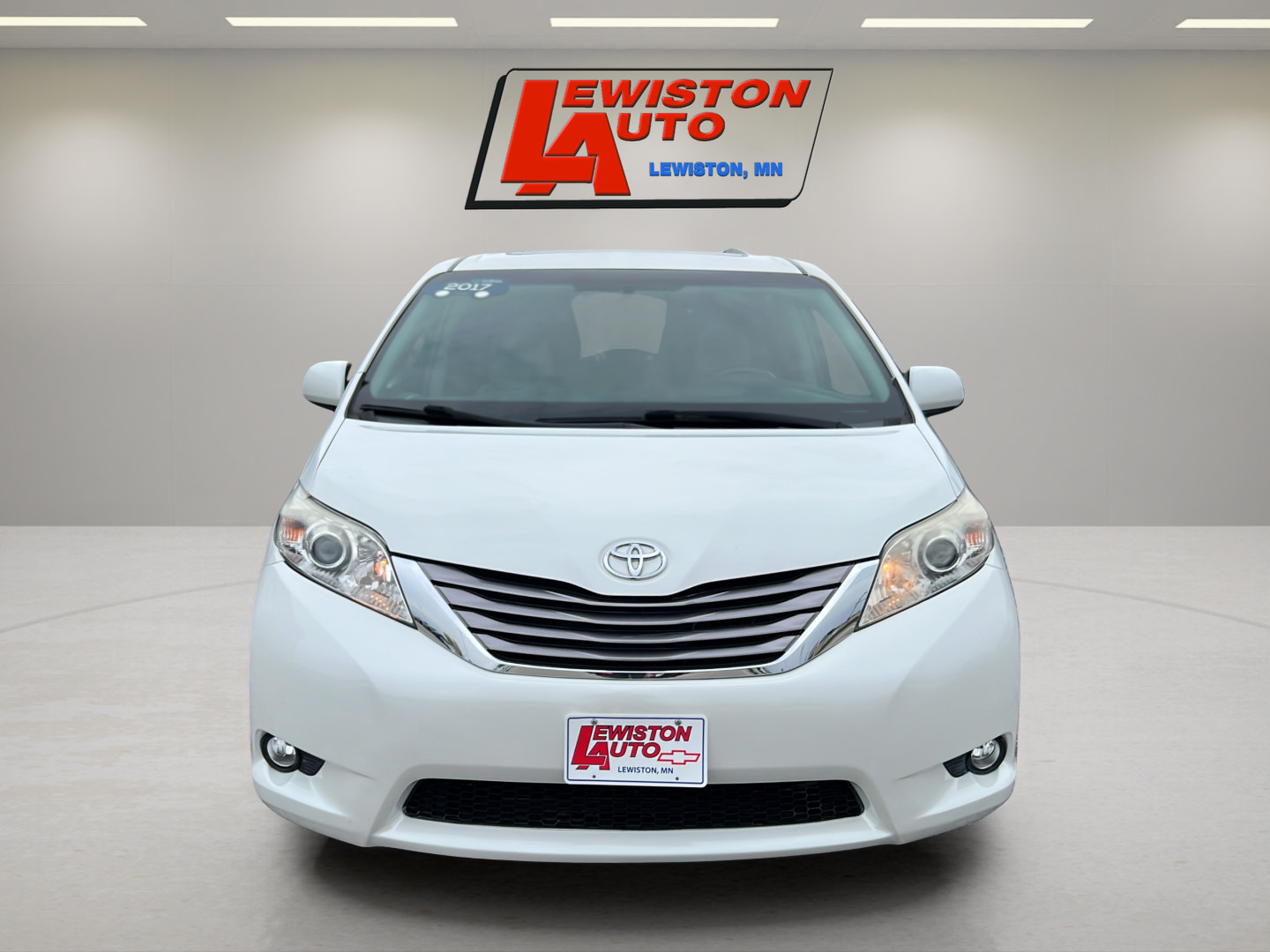 Used 2017 Toyota Sienna XLE FWD image 9
