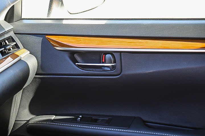 Used 2014 Lexus ES 300h w/ Premium Package w/Bamboo Trim FWD image 21