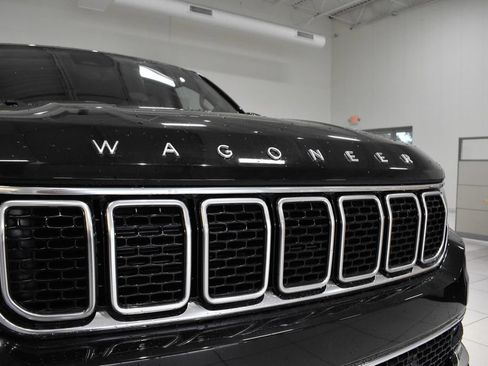 Used 2023 Jeep Wagoneer Series III w/ Preferred Equipment Group AWD/4WD image 10