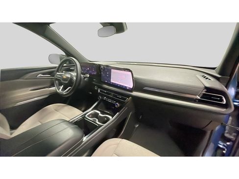Used 2025 Chevrolet Traverse LT AWD/4WD image 19