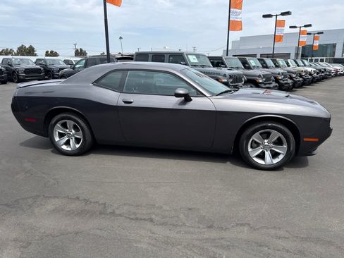 Used 2022 Dodge Challenger SXT RWD image 11