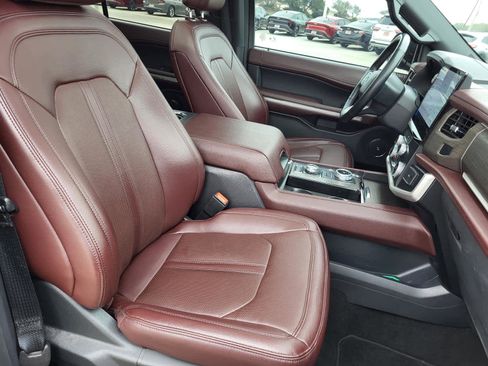 Used 2024 Ford Expedition Limited image 10