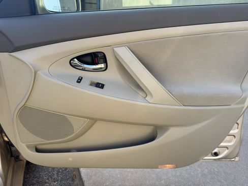 Used 2011 Toyota Camry LE w/ LE Extra-Value Pkg FWD image 29