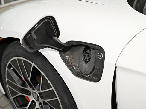 Used 2022 Porsche Taycan 4S image 14