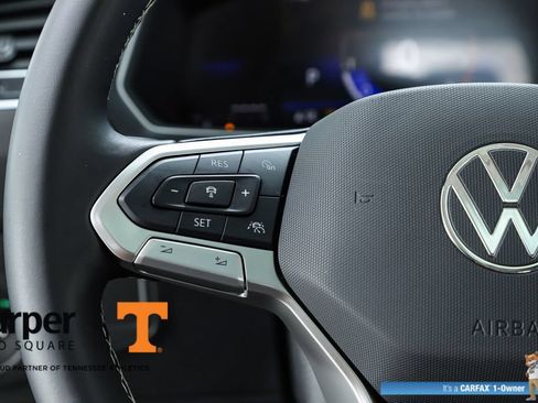 Used 2024 Volkswagen Tiguan SE w/ Panoramic Sunroof Package FWD image 21