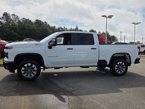 Used 2025 Chevrolet Silverado 2500 Custom w/ Custom Value Package AWD/4WD image 4