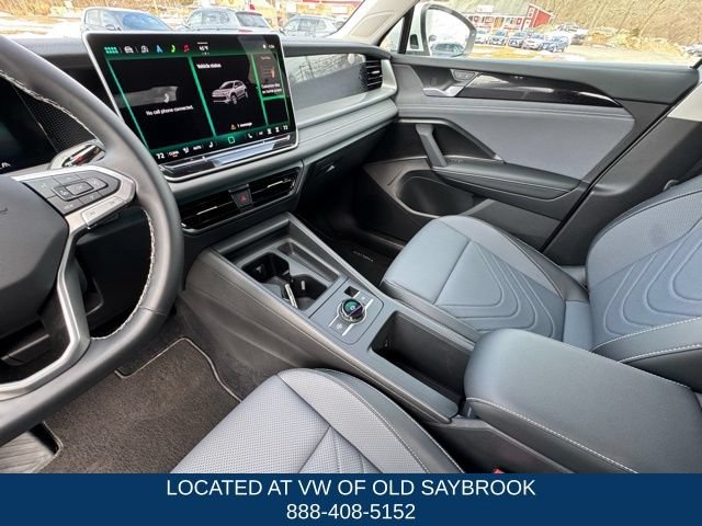 Used 2025 Volkswagen Tiguan SE AWD/4WD image 30