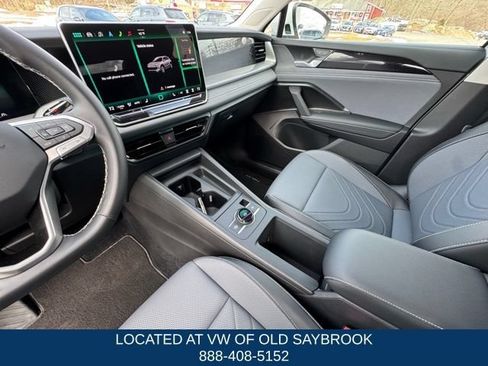 Certified 2025 Volkswagen Tiguan SE AWD/4WD image 30