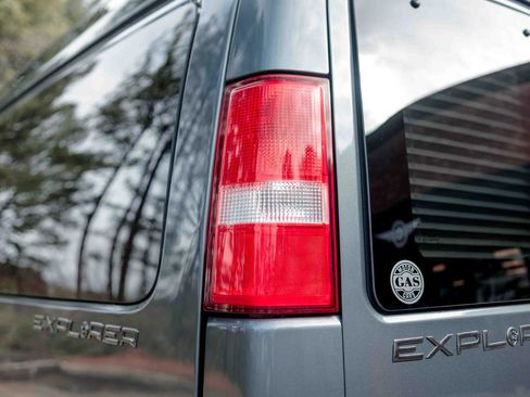 Used 2023 Chevrolet Express 2500 image 27