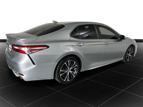 Used 2020 Toyota Camry SE FWD image 5