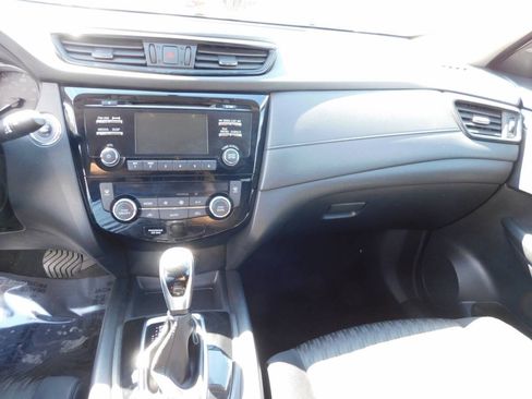 Used 2017 Nissan Rogue SV AWD/4WD image 8