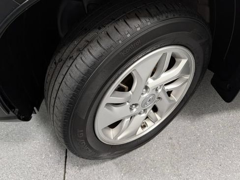 Used 2020 Hyundai Venue SEL FWD image 8