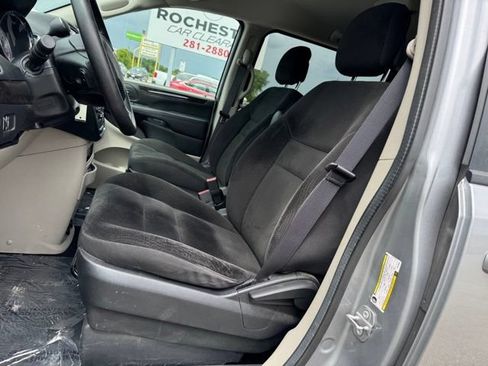 Used 2018 Dodge Grand Caravan SE FWD image 5