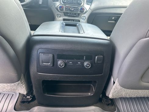 Used 2015 Chevrolet Suburban LT image 18