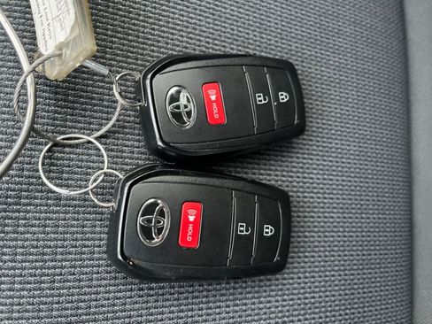 Used 2025 Toyota Prius LE image 18