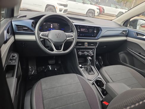 Used 2024 Volkswagen Taos SE image 13