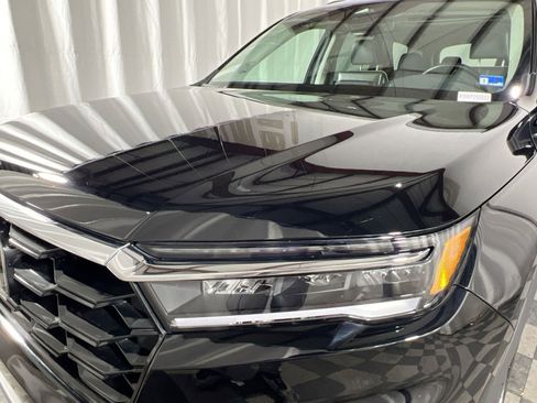 Used 2025 Honda Pilot Elite image 13