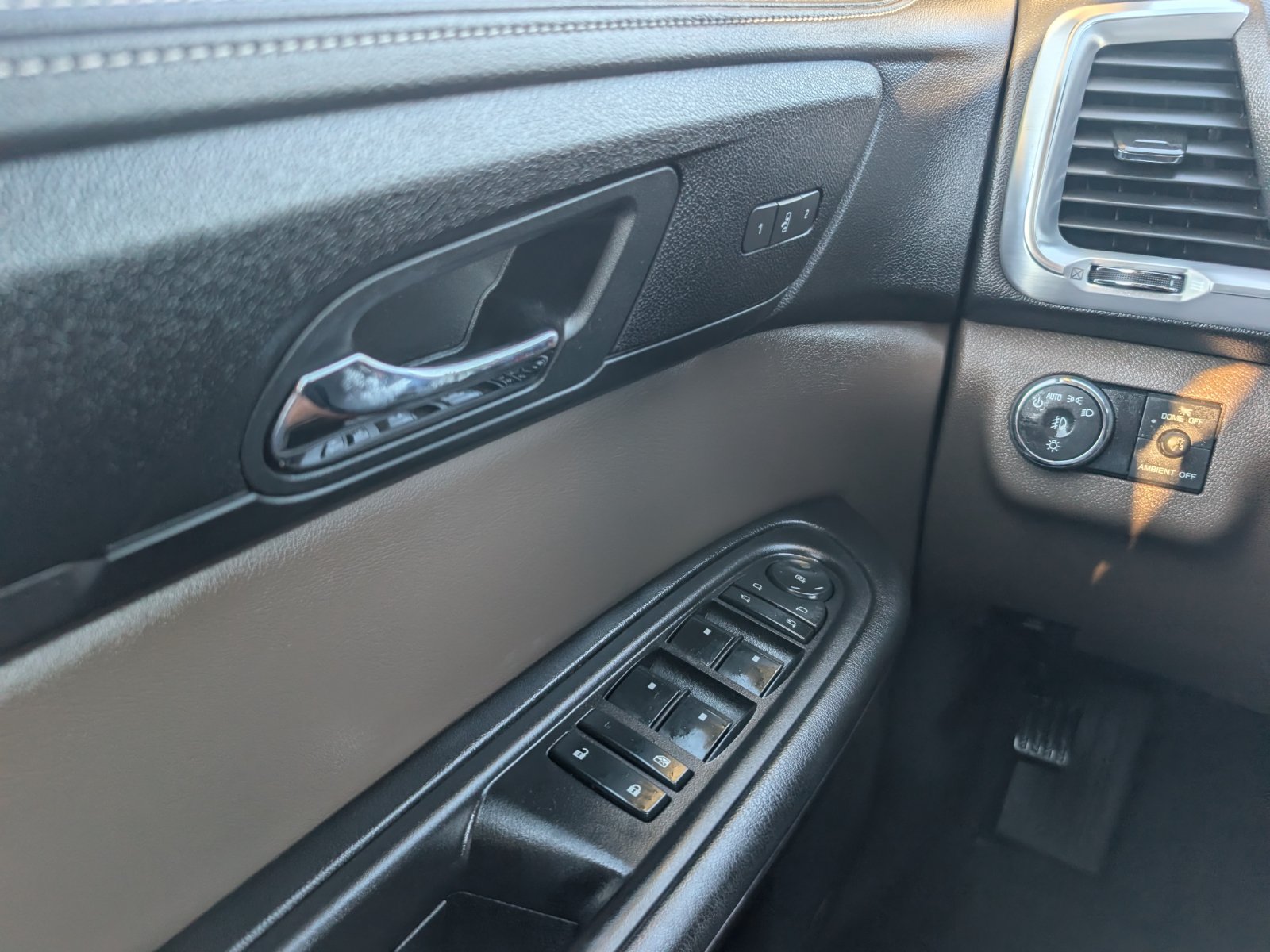 Used 2017 GMC Acadia Limited SLT FWD image 18