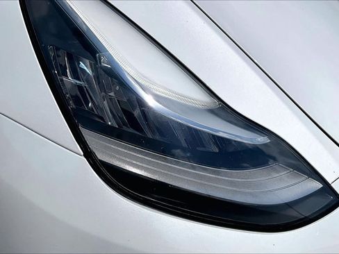 Used 2021 Tesla Model Y Long Range AWD/4WD image 25