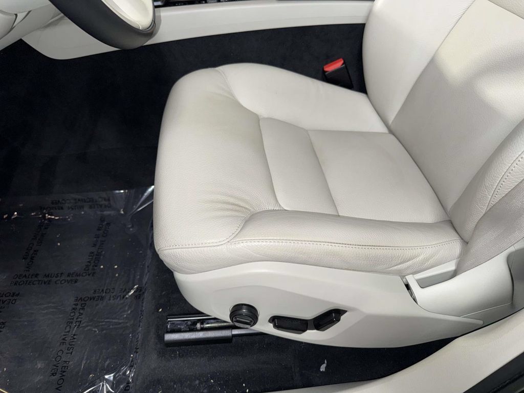 Used 2023 Volvo XC60 B5 Plus w/ Protection Package Premier AWD/4WD image 3