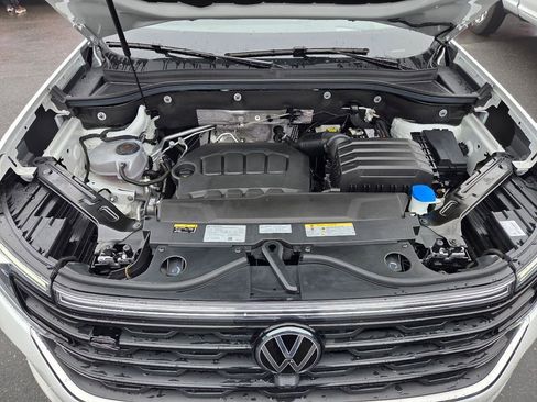 Used 2024 Volkswagen Atlas SEL Premium R-Line image 29