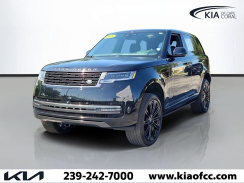 Used 2025 Land Rover Range Rover SE AWD/4WD image 3