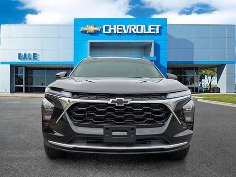 Used 2024 Chevrolet Trax LT FWD image 8
