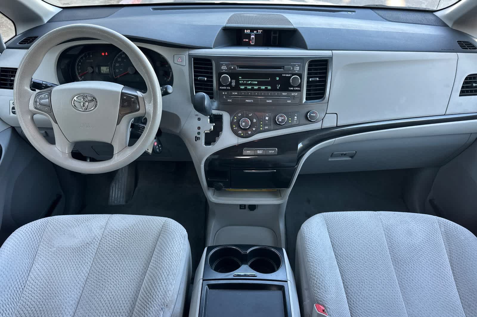 Used 2011 Toyota Sienna LE FWD image 4